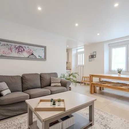 Cosy Cottage, 5 Minutes Disneyland! Holiday home